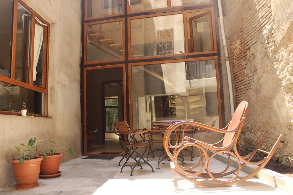 Nest Hostel Тбилиси Экстерьер фото