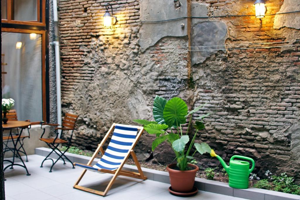 Nest Hostel Тбилиси Экстерьер фото